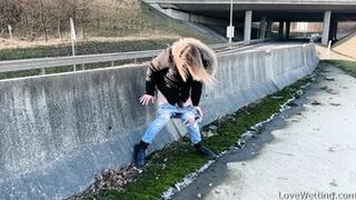 Claudia - Pissing Scene