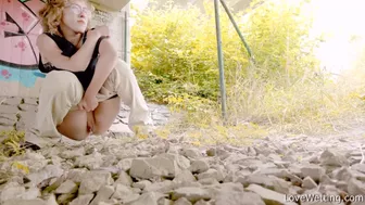 Diana Black - Pissing scene