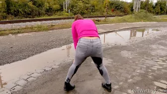 Aisha Bahadur - Pissing scene