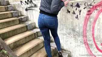 Lara Fox - Pissing Scene