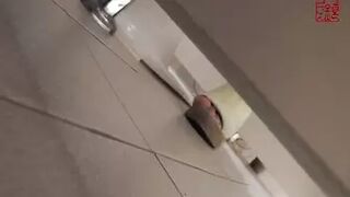 28105744 A neat face and big and hard. .. .. [Bathroom rush report 121]