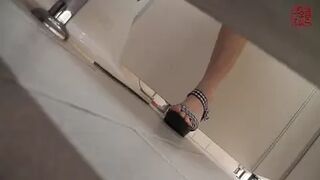 28105744 A neat face and big and hard. .. .. [Bathroom rush report 121]
