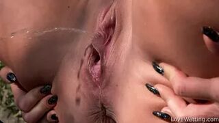 Vanda - Pissing Scene