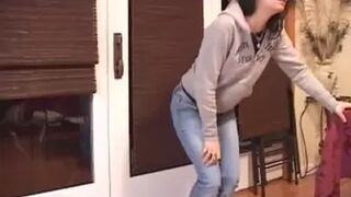 Ginger - To pee or not to pee