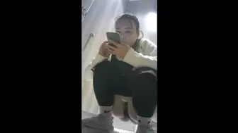 15386473 What happened in the bathroom of a restaurant 3-4