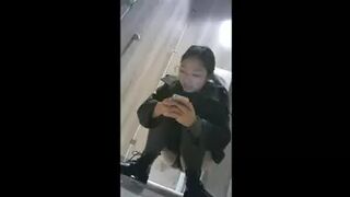 15386386 What happened in the bathroom of a restaurant 3-4