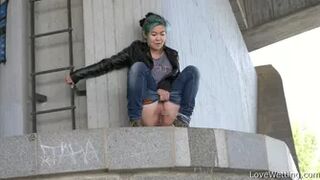 Akasha - Pissing Scene