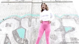 Julia Smile - Pissing scene