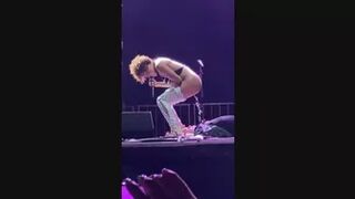 Singer Sophia Urista pee on stage