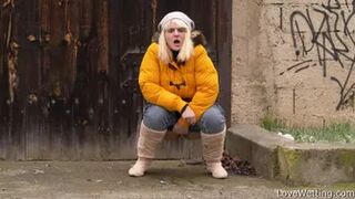 Sarah Star - Pissing Scene