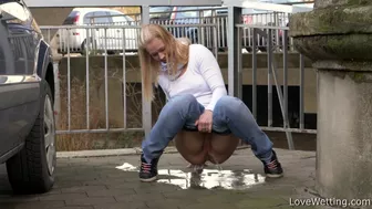 Violeta - Pissing scene