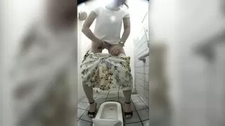 huoshiruogirlwc Young women crouching in a Japanese style toilet