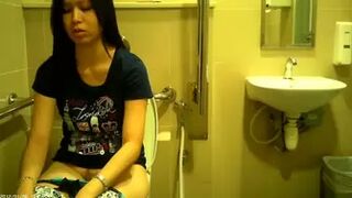 15332561 (25 people) Taken from the front of the Western-style toilet