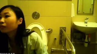 15332561 (25 people) Taken from the front of the Western-style toilet