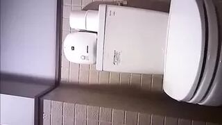 15357717 Western-style toilet where beautiful women gather (7 people)