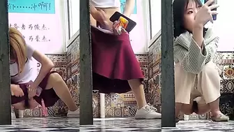 Bar Panoramic Doorless Women Toilet 9