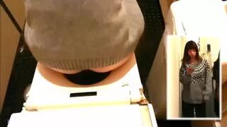 28104501 All 6 girls who open their legs and wipe them