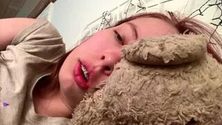 Tired Girl Pees on the Floor / Morning Pee / Yellow Pee