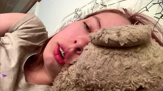 Tired Girl Pees on the Floor / Morning Pee / Yellow Pee