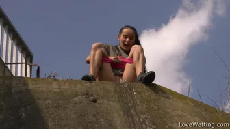 Lexi Dona - Pissing scene