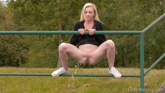 Tina Gold - Pissing Scene