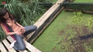 Lucy Lee - Bio Pissarium