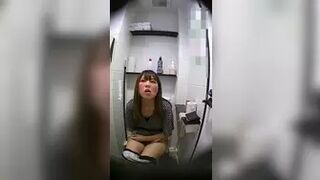 Kuri-Chan Toilet Voeur 05