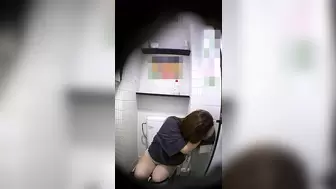 Kuri-Chan Toilet Voeur 03