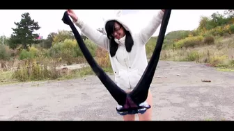 Annie - Pissing Scene