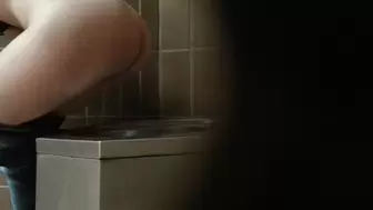 Spy WC: Wife pees urgent in nice position!