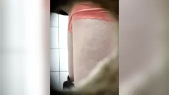 spy wc: girl comes second time and is able to pee