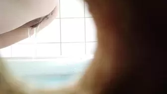 Nice view to a topshaved slim lady