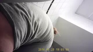 toilet pissing