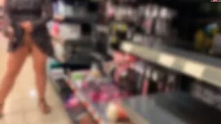 devil-sophie - Pervers Public Gefriertruhe im Lebensmittelladen vollgepisst und Fotzen-Lippenstiftspiele