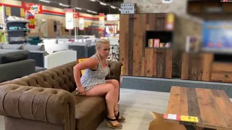devil-sophie - Public Sofa kauf mit Sophie - Ob es den harten Pissstrahl von mir aushaelt