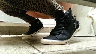 Spy WC, Floorwashing!