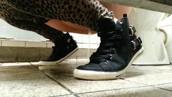 Spy WC, Floorwashing!