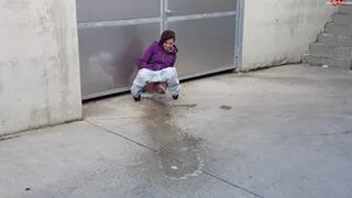 PissTsunami an der Laderampe mit HornyRoxy