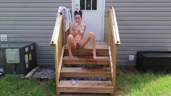 MrandMrsRaw - Peeing outside on my Steps!