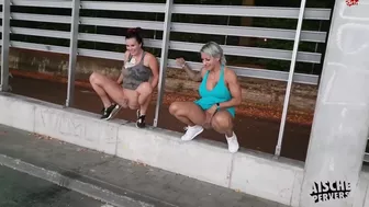 aische-pervers - Wettpissen with FitXXXSandy! Who continues to piss?