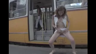Extreme Public Piss Girls 31