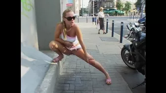 Extreme Public Piss Girls 22