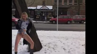 Extreme Public Piss Girls 005