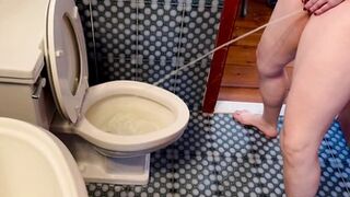HugeBladderQueen - I got jealous of my partner and decided to piss like a dude