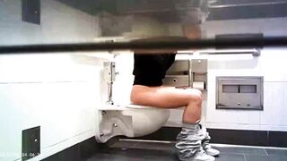 Hot Girls In Student Toilet 4