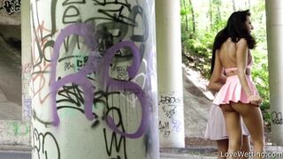 Betzz + Mitzi - Pissing scene