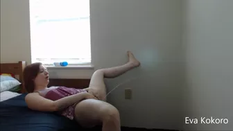 Eva Kay - Lazy pee on the wall