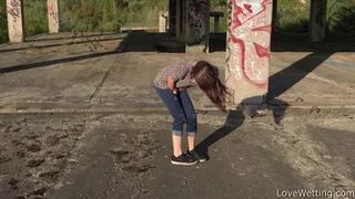 Charlotte - Under the bridge