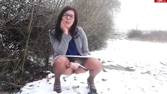 Nylonjean - Less Urgent