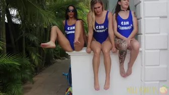 MollySnacks - 10 Girl Outdoor Pee Line